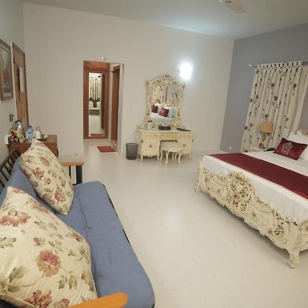 Bed and Breakfast Four Squares Карачі Екстер'єр фото