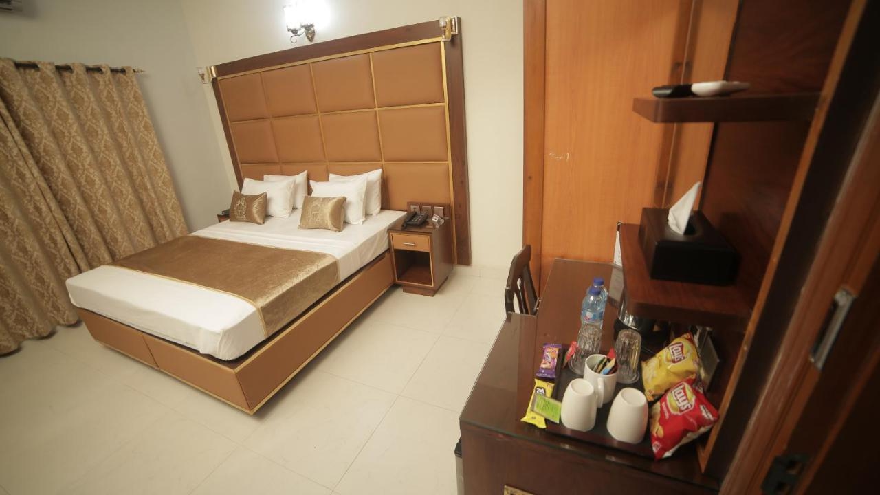 Bed and Breakfast Four Squares Карачі Екстер'єр фото