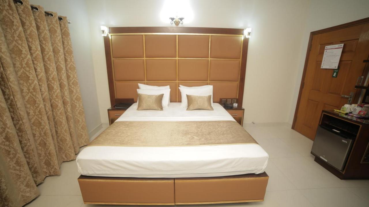 Bed and Breakfast Four Squares Карачі Екстер'єр фото